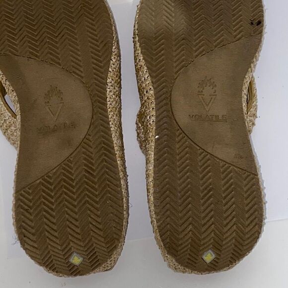 Volatile Women's Woven Wedge Slip-On Tan Sandals Size 10 - Picture 8 of 8